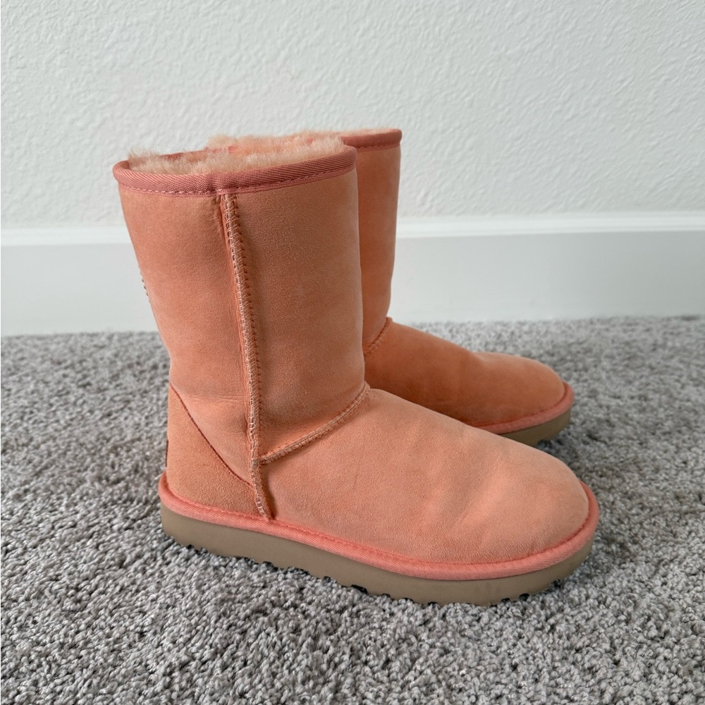 UGG Classic Short II Coral Pink Suede sheepskin woman’s Boots Sz 6